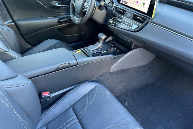 new 2025 Lexus ES 300h car, priced at $57,958