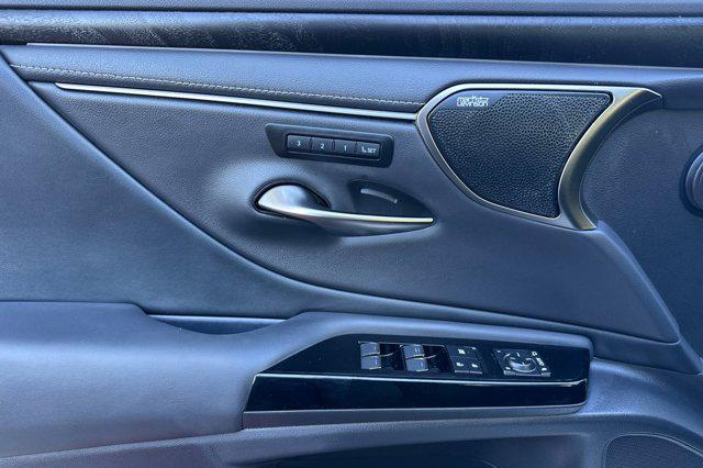 new 2025 Lexus ES 300h car, priced at $57,958