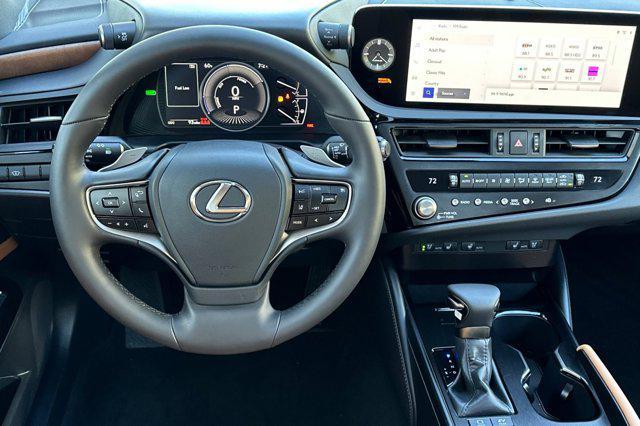 new 2025 Lexus ES 300h car, priced at $47,114