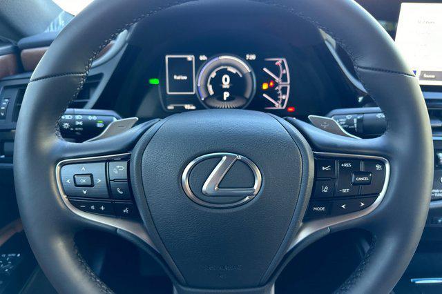 new 2025 Lexus ES 300h car, priced at $47,114