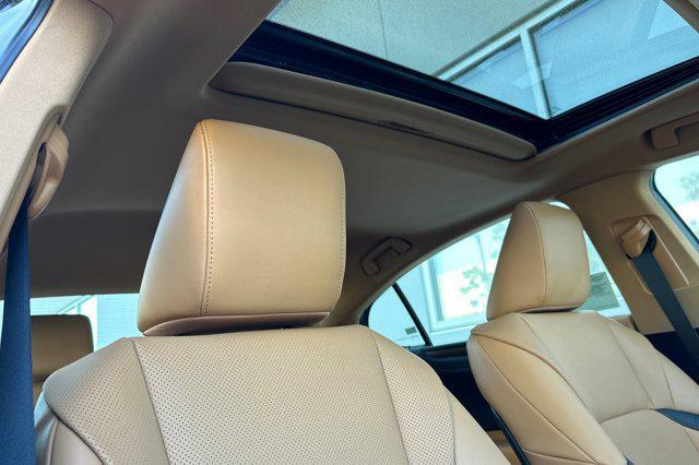 new 2025 Lexus ES 300h car, priced at $47,114