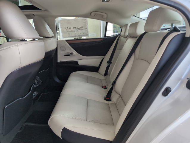 new 2025 Lexus ES 300h car, priced at $46,370