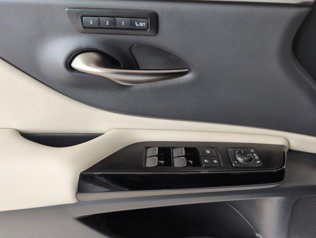 new 2025 Lexus ES 300h car, priced at $46,370