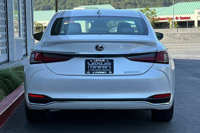 new 2025 Lexus ES 300h car, priced at $46,370