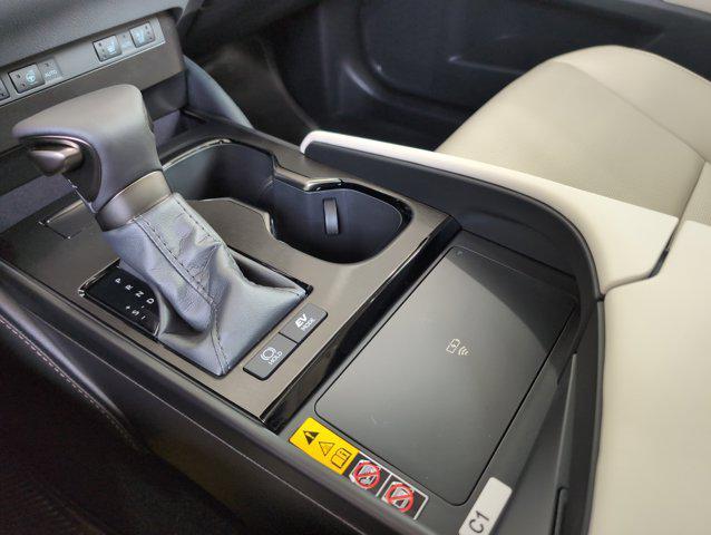 new 2025 Lexus ES 300h car, priced at $46,370
