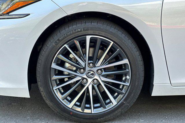 new 2025 Lexus ES 300h car, priced at $46,370