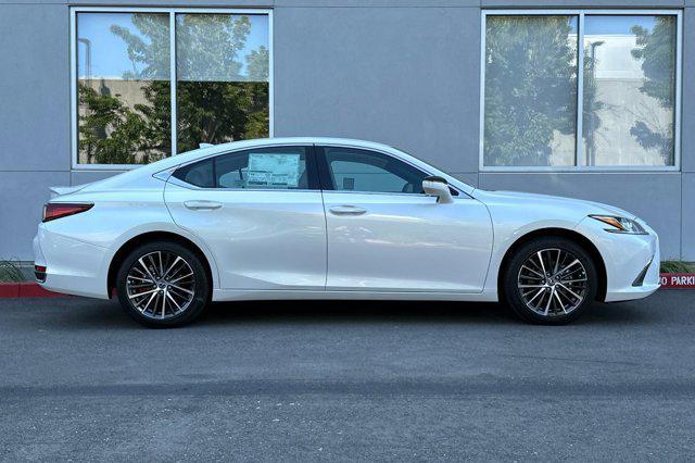 new 2025 Lexus ES 300h car, priced at $46,370