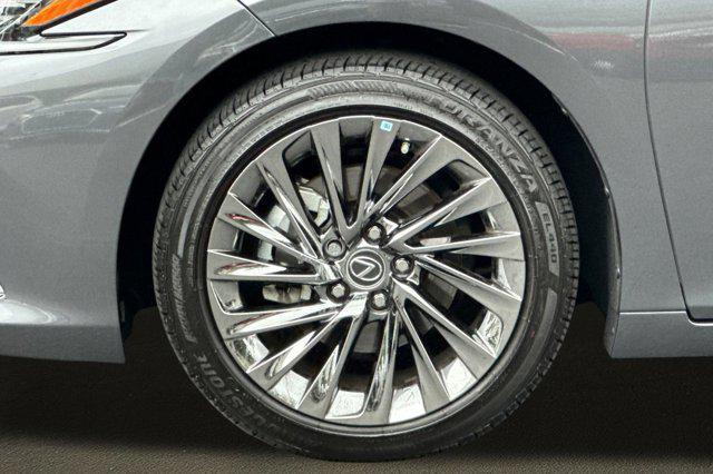 used 2024 Lexus ES 300h car, priced at $45,997
