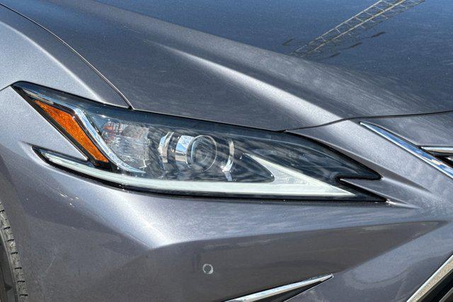used 2019 Lexus ES 300h car, priced at $27,999