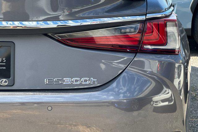 used 2019 Lexus ES 300h car, priced at $27,999