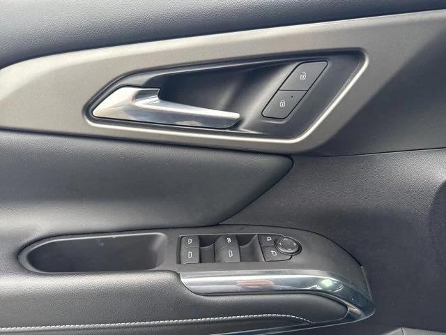 used 2025 Chevrolet Traverse car, priced at $36,595