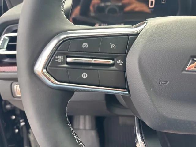 new 2025 Chevrolet Traverse car, priced at $50,270