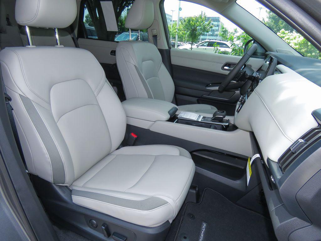 new 2025 Nissan Pathfinder car, priced at $45,593