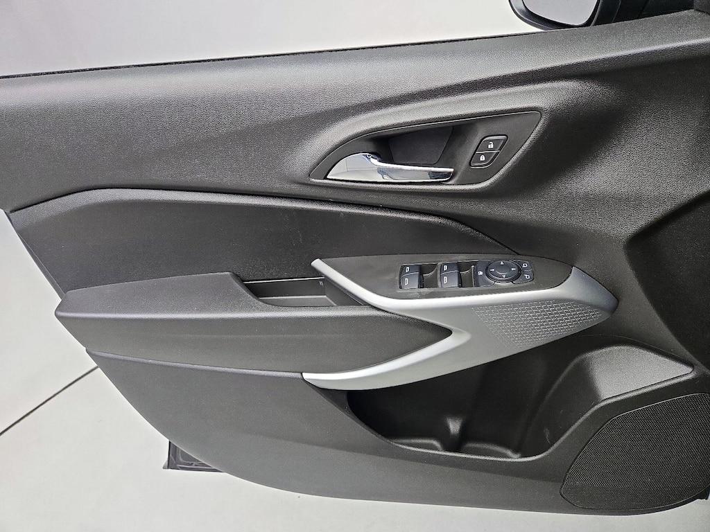 used 2025 Chevrolet Trax car, priced at $23,998