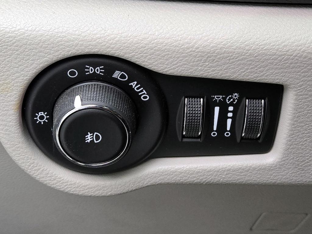 used 2018 Chrysler Pacifica Hybrid car, priced at $25,998