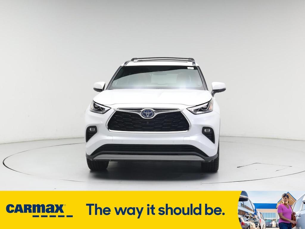 used 2022 Toyota Highlander Hybrid car, priced at $45,998