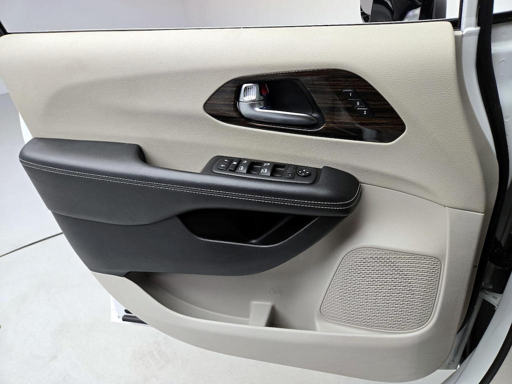 used 2023 Chrysler Pacifica car, priced at $27,998