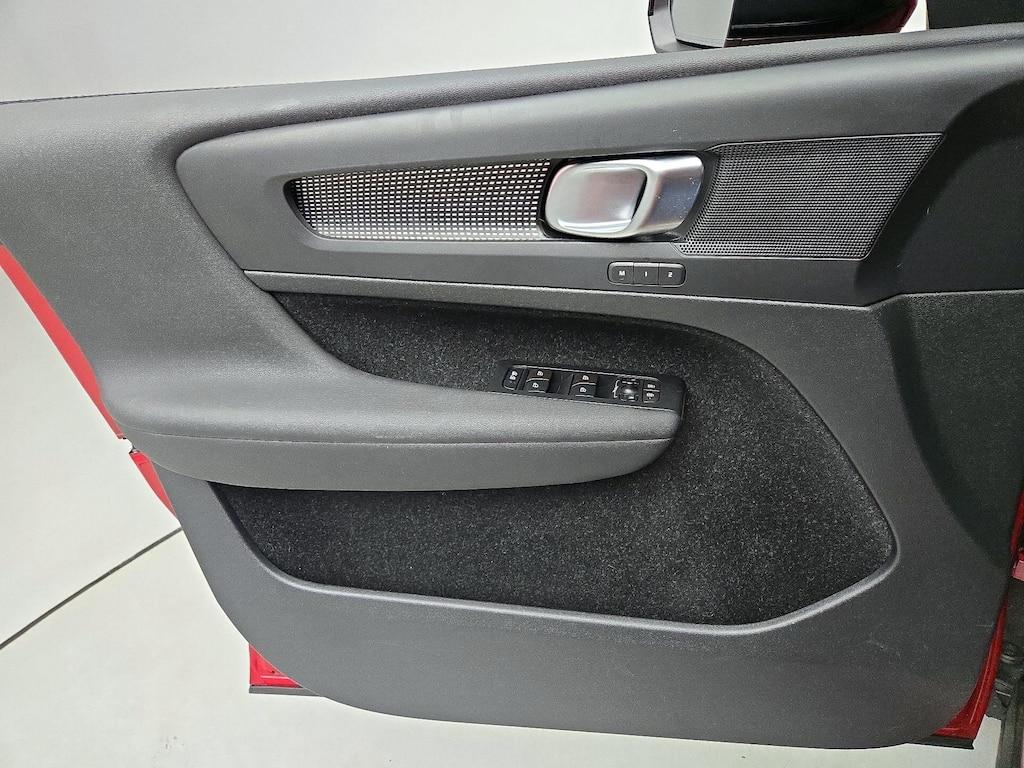 used 2021 Volvo XC40 car, priced at $29,998