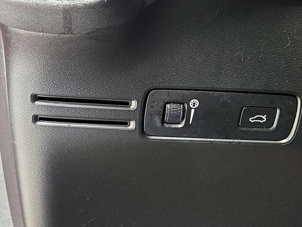 used 2021 Volvo XC40 car, priced at $29,998