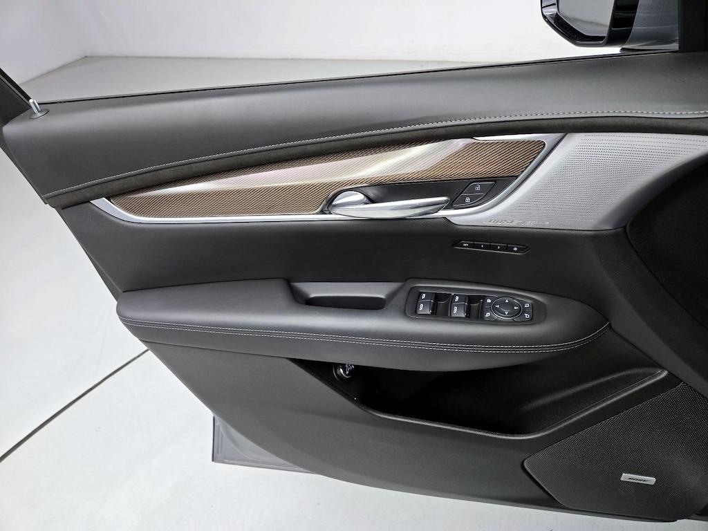 used 2024 Cadillac XT6 car, priced at $47,998