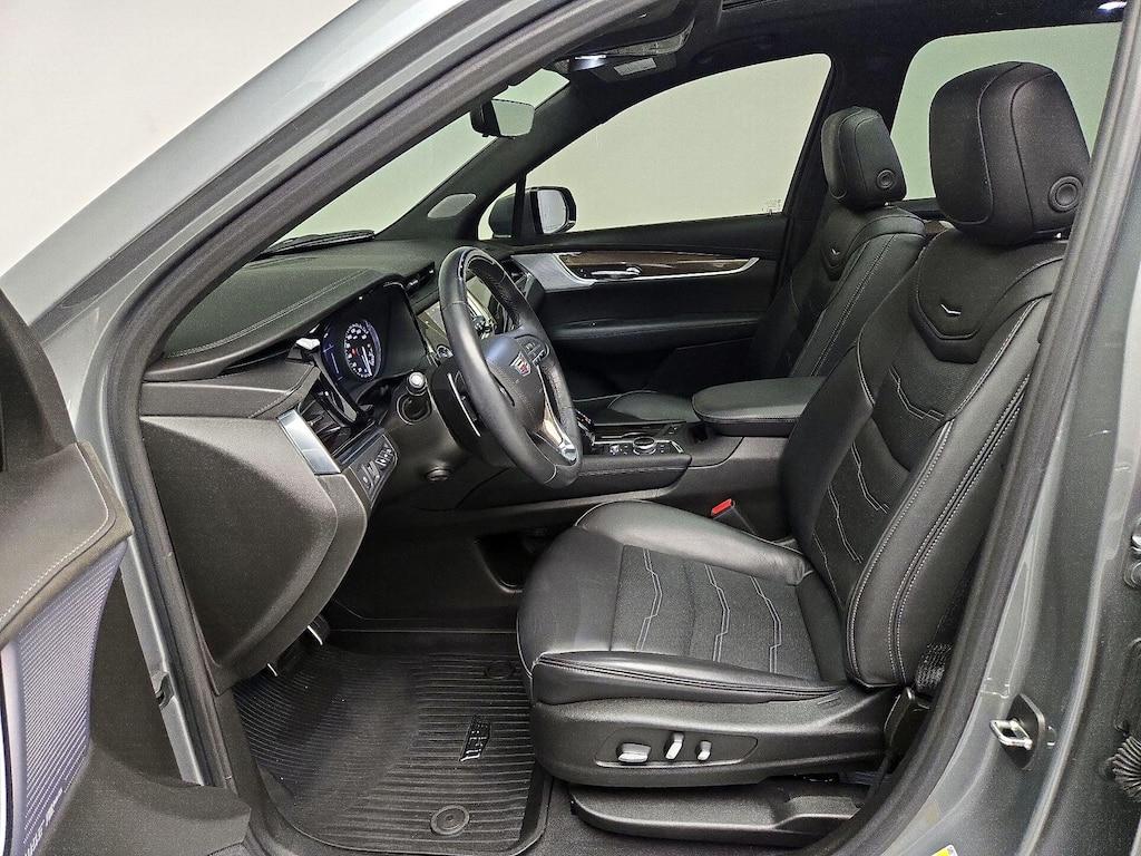 used 2024 Cadillac XT6 car, priced at $47,998