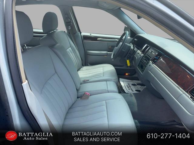 used 2006 Lincoln Town Car car, priced at $19,998