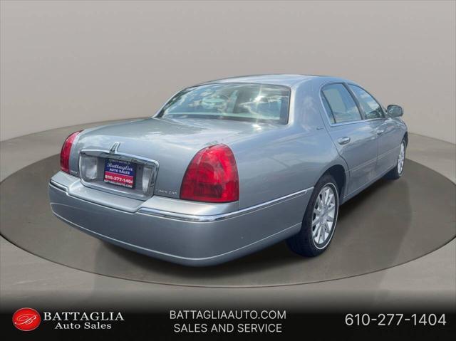 used 2006 Lincoln Town Car car, priced at $19,998