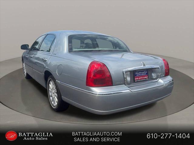 used 2006 Lincoln Town Car car, priced at $19,998