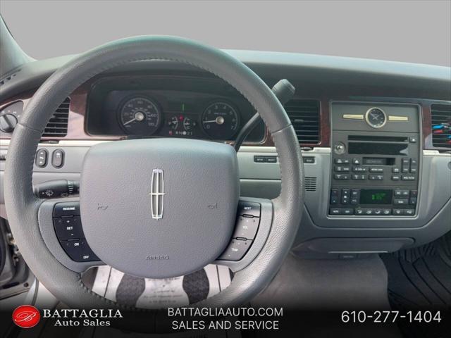 used 2006 Lincoln Town Car car, priced at $19,998