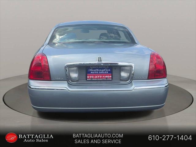 used 2006 Lincoln Town Car car, priced at $19,998