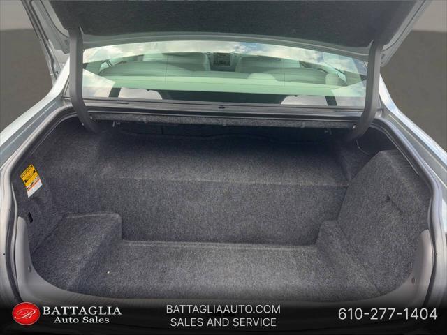 used 2006 Lincoln Town Car car, priced at $19,998