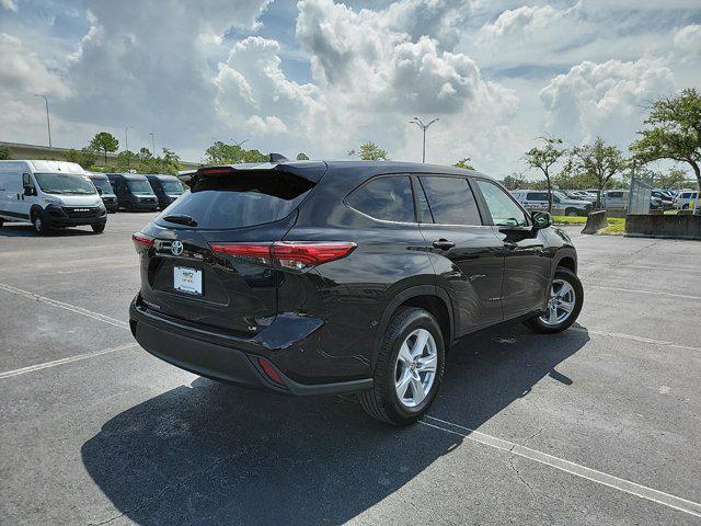 used 2023 Toyota Highlander car, priced at $34,082