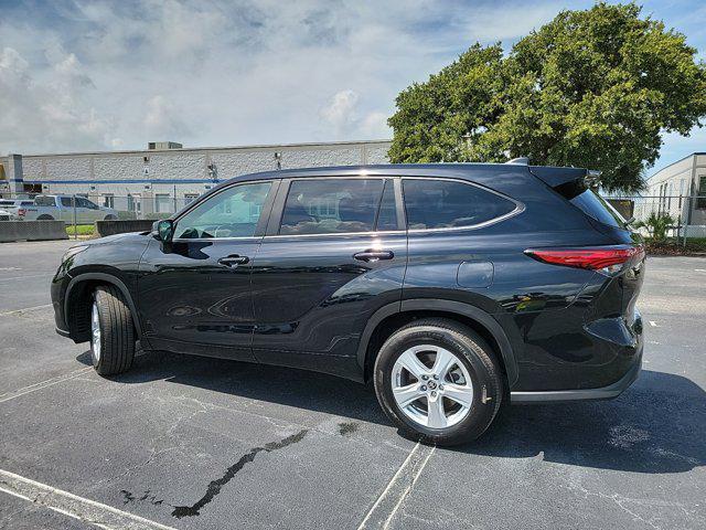 used 2023 Toyota Highlander car, priced at $34,082