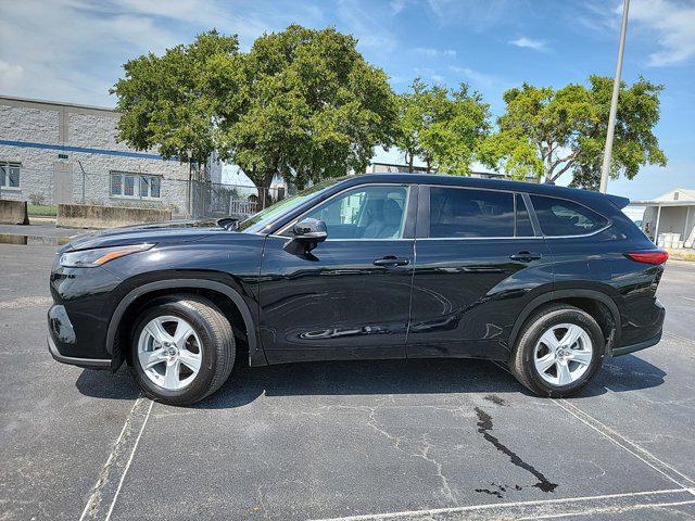 used 2023 Toyota Highlander car, priced at $34,082