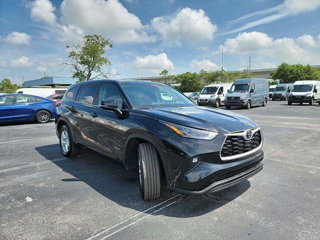 used 2023 Toyota Highlander car, priced at $34,082