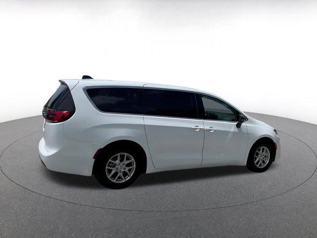 used 2024 Chrysler Pacifica car, priced at $31,338