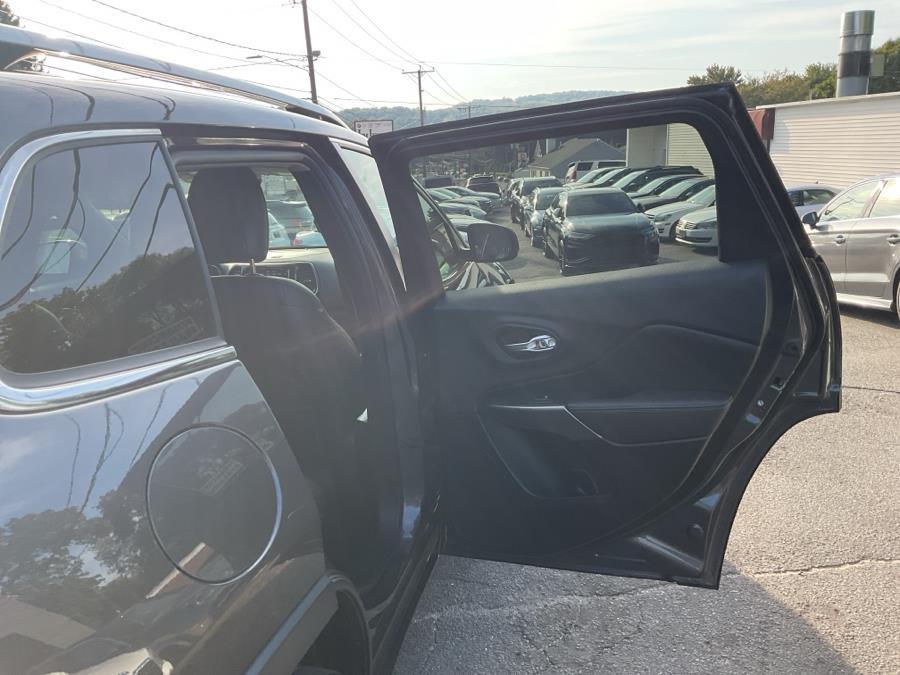 used 2019 Jeep Cherokee car, priced at $13,131