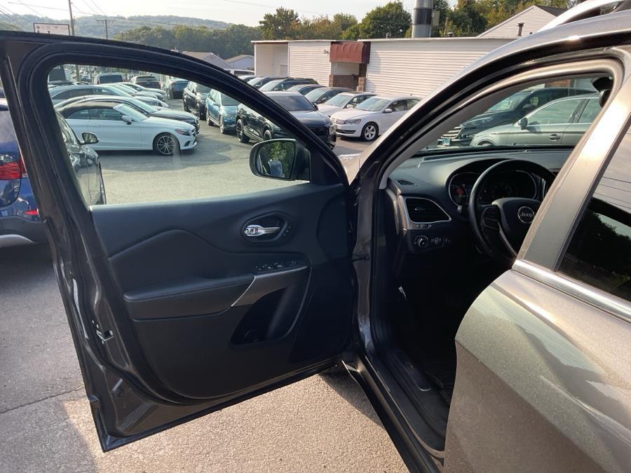 used 2019 Jeep Cherokee car, priced at $13,131