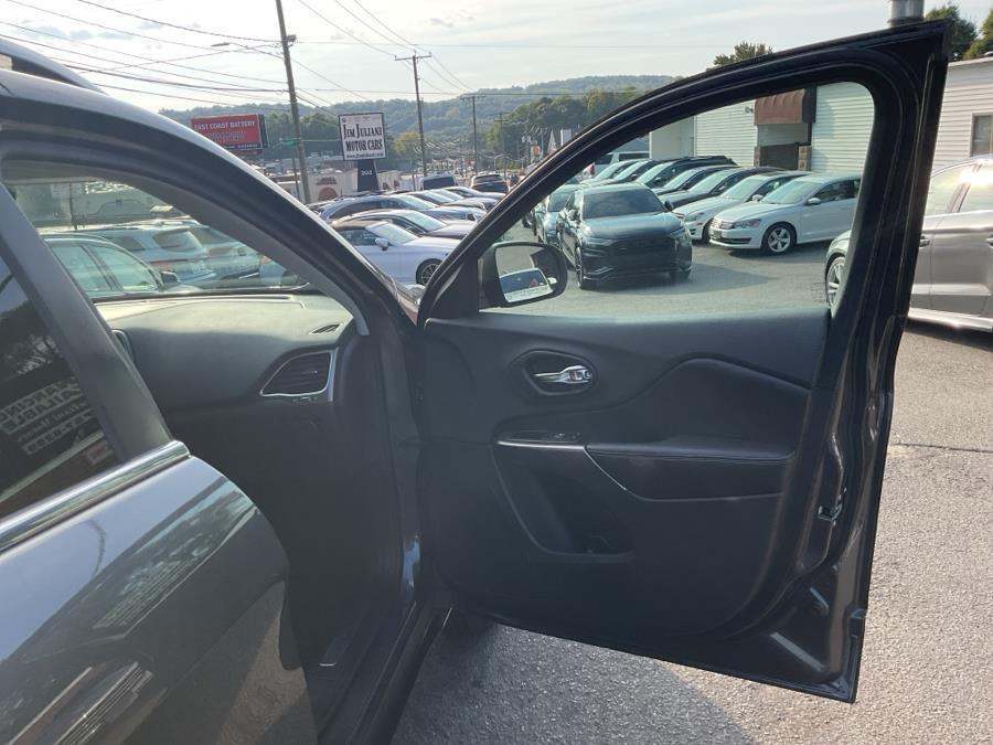 used 2019 Jeep Cherokee car, priced at $13,131
