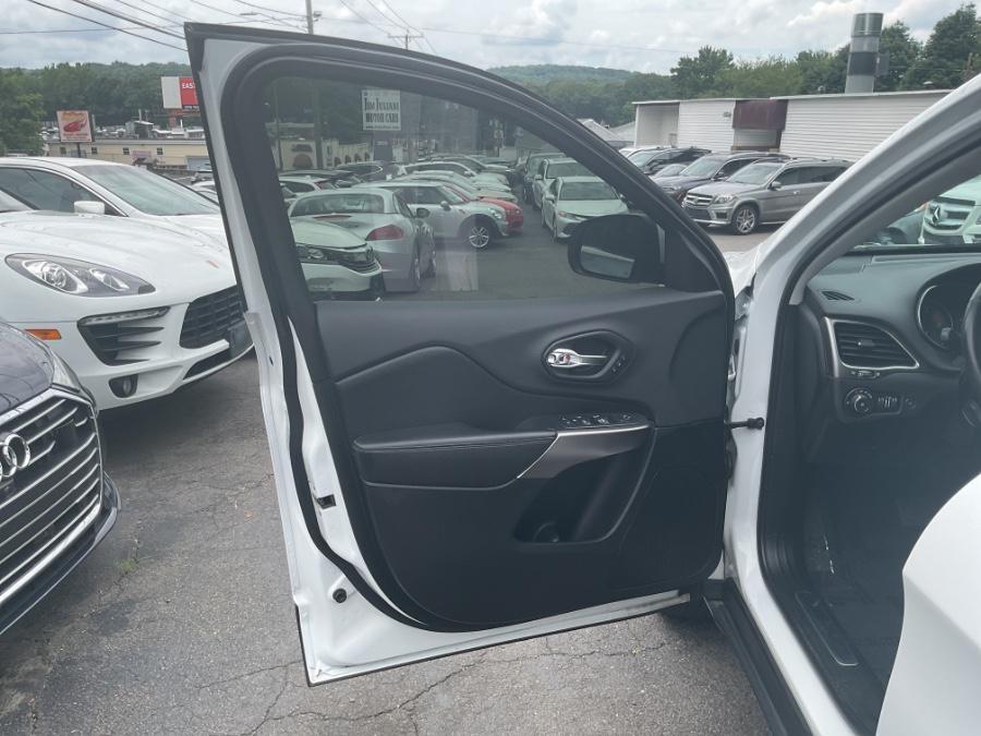 used 2019 Jeep Cherokee car, priced at $18,605