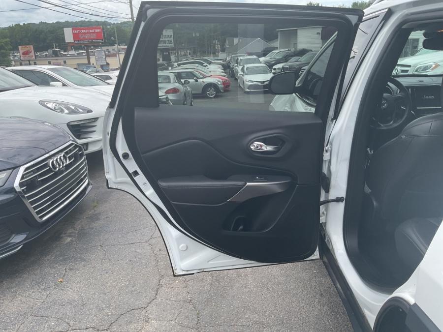 used 2019 Jeep Cherokee car, priced at $18,605