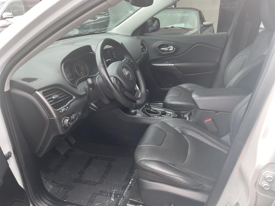 used 2019 Jeep Cherokee car, priced at $18,605