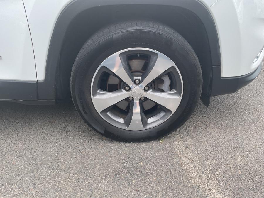 used 2019 Jeep Cherokee car, priced at $18,605