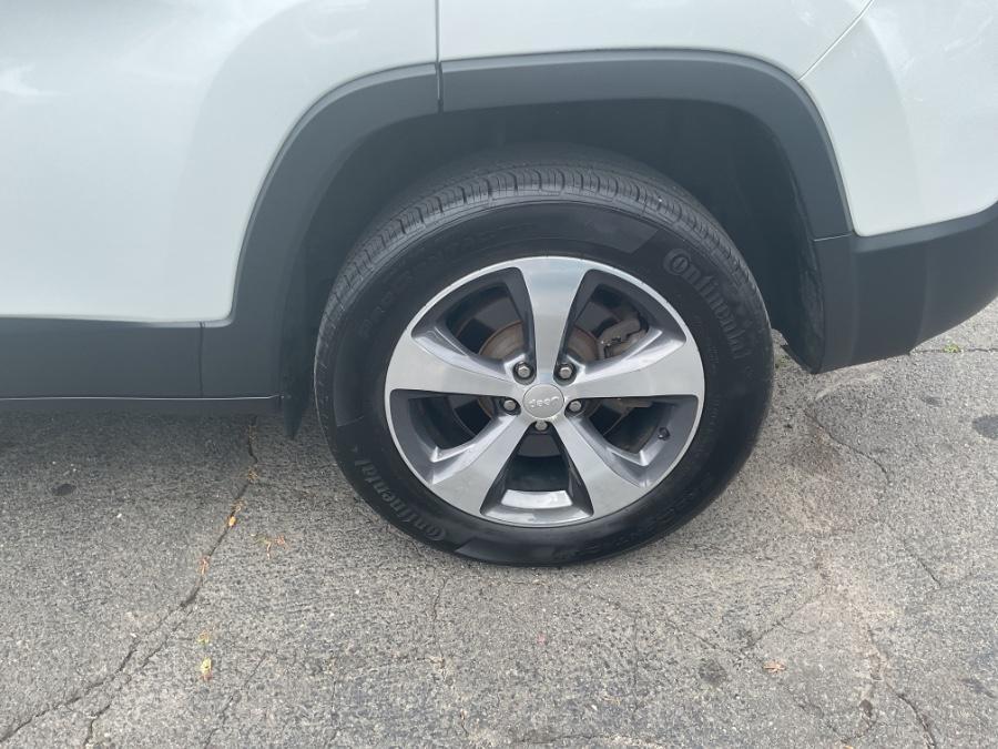 used 2019 Jeep Cherokee car, priced at $18,605