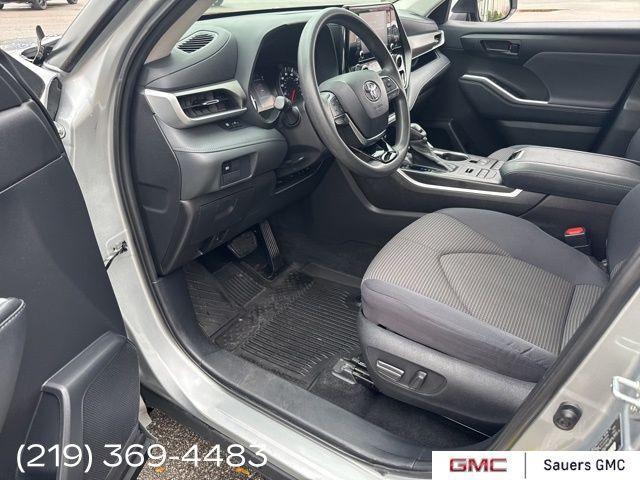 used 2021 Toyota Highlander car, priced at $28,500