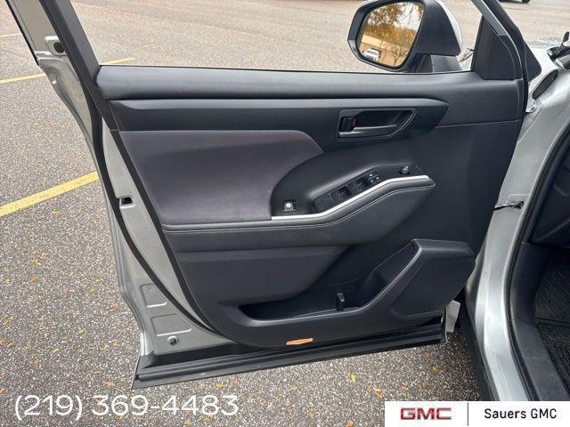 used 2021 Toyota Highlander car, priced at $28,500
