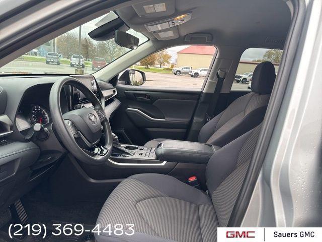 used 2021 Toyota Highlander car, priced at $28,500