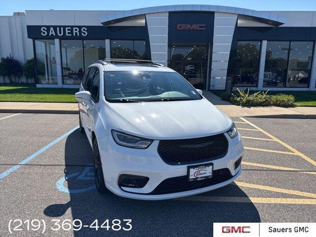 used 2022 Chrysler Pacifica car, priced at $38,900