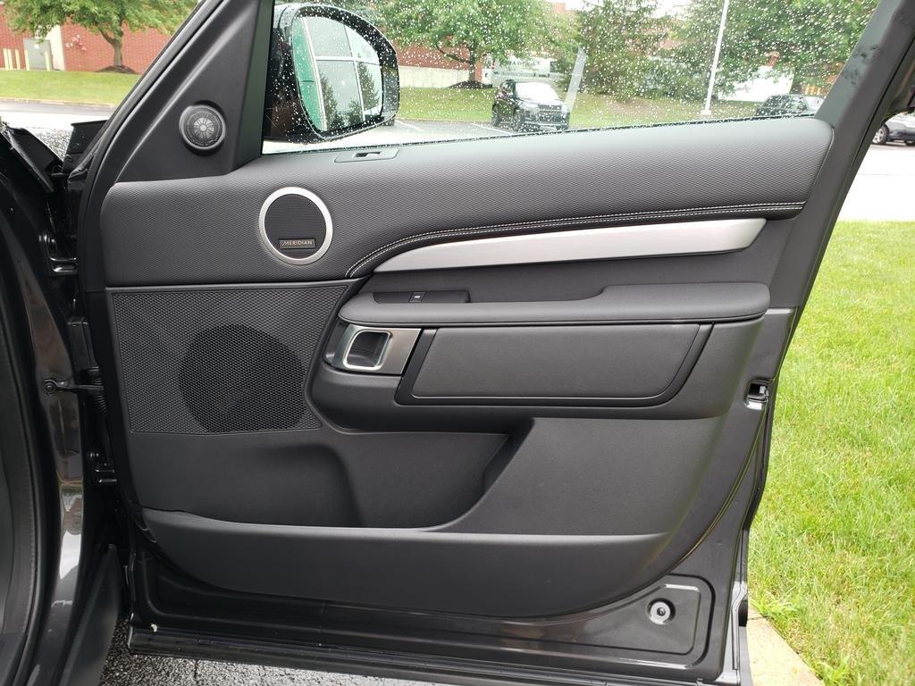 new 2025 Land Rover Discovery car, priced at $78,775