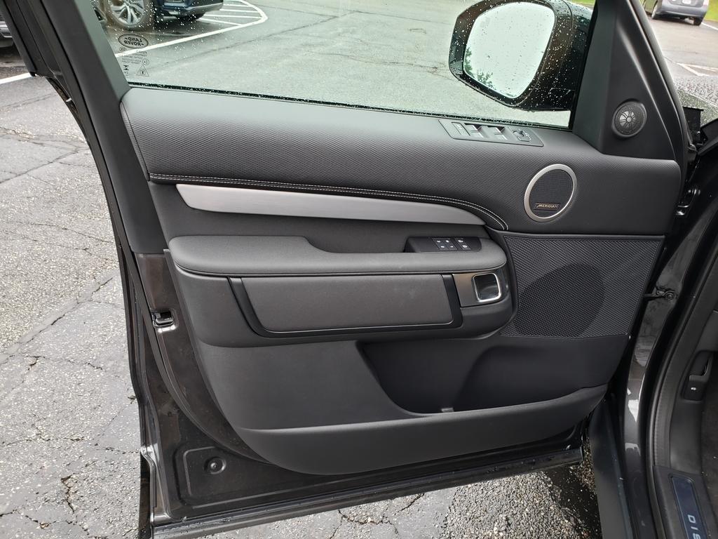 new 2025 Land Rover Discovery car, priced at $78,775